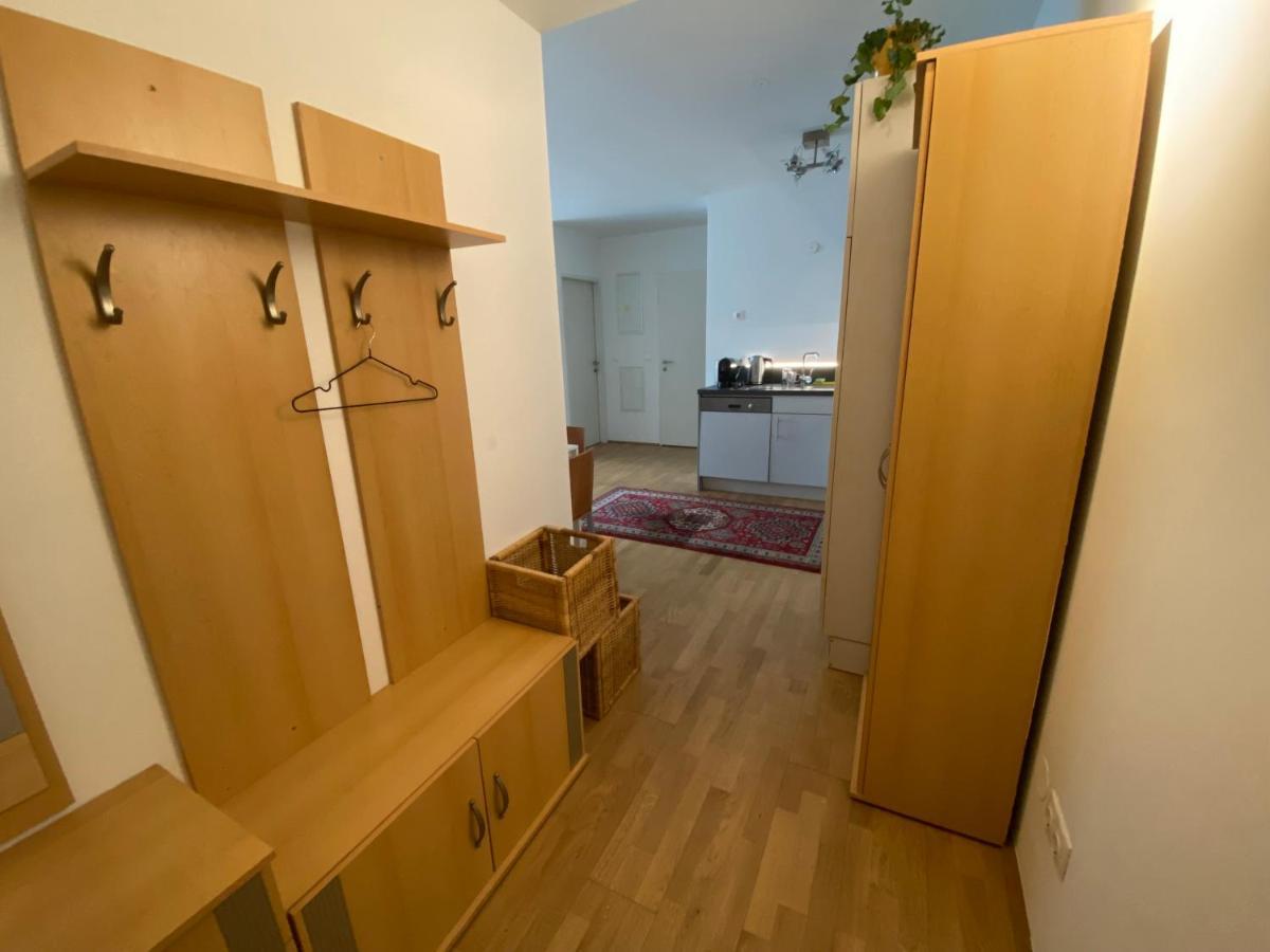 9 Stops Away From City-centre Apartamento Viena