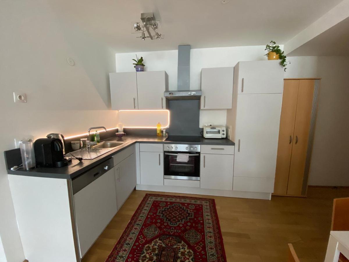 9 Stops Away From City-centre Apartamento *